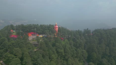 Vista-Aérea-De-La-Estación-De-Montaña-De-Shimla,-Calle-Comercial