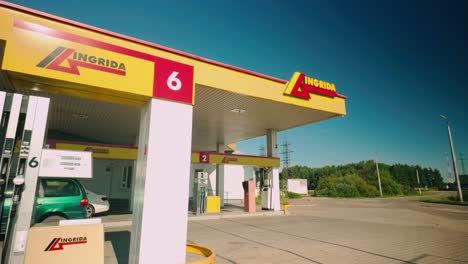 Ein-Heller-Und-Sonniger-Tag-An-Einer-Ingrida-Tankstelle-In-Daugavpils