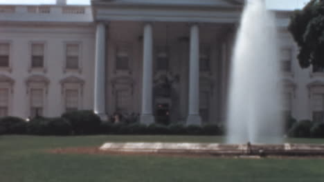 Fuente-En-El-Césped-De-La-Casa-Blanca-En-Washington-D.C.