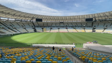 Im-Leeren-Maracana-Stadion-Mit-Wenigen-Besuchern