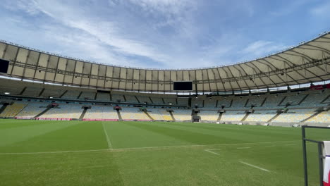 Schwenken-Innerhalb-Des-Fußballfeldes-Des-Maracana-Stadions