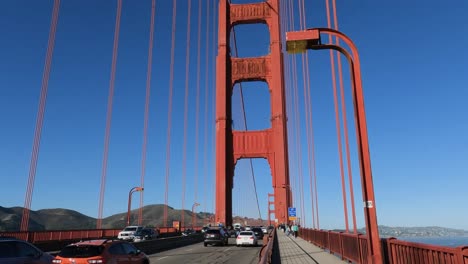 Golden-Gate-Bridge-Traffic,-Tower-and-Pedestrians-on-Sunny-Day,-San-Francisco,-California-USA