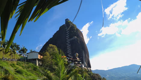 Piedra-Del-Penol,-Guatape,-Colombia