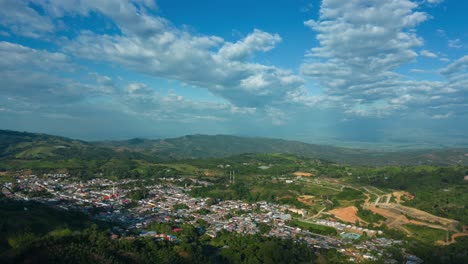 Luftbild-Hyperlapse-Flug-In-Richtung-Trujillo-Stadt-Valle-Del-Cauca,-Kolumbien