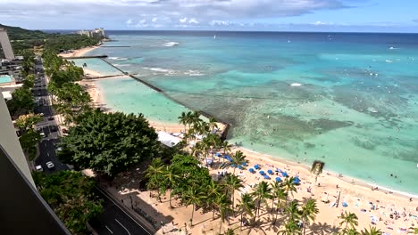 Hoteles-Y-Complejos-Turísticos-Frente-A-La-Playa-De-Waikiki-En-Honolulu,-Oahu,-Hawái