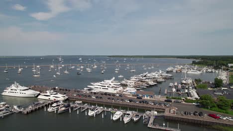 Sag-Harbor-Yacht-Club,-Long-Island,-NY,-4K-aerial