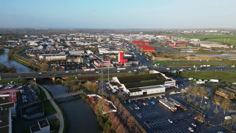 Vista-Aérea-A-Gran-Altitud-Del-Río-Vilaine-Y-Su-Entorno-Más-Cercano,-Rennes,-Francia