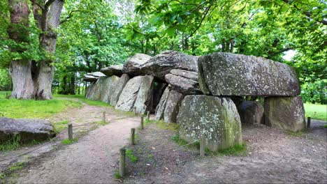 Closer-view-about-the-neolithic-gallery-grave-La-Roche-aux-Fées-in-Bretagne,-France