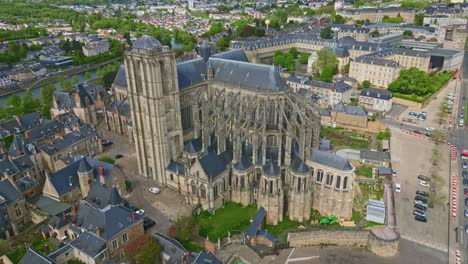 High-altitude-aerial-view-about-the-catholic-Cathedral-of-Saint-Julian,-Le-Mans,-France