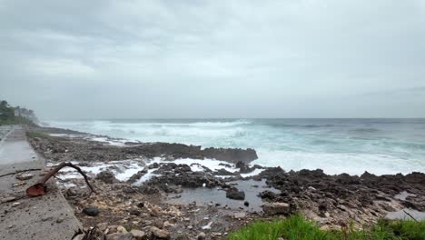 Powerful-waves-hit-Santo-Domingo-coast-immediately-after-Hurricane-Beryl,-Dominican-Republic