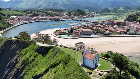 Einsiedelei-Der-Führerkapelle-Ribadesella-Asturien-Spanien-Drohne,-Luftaufnahme