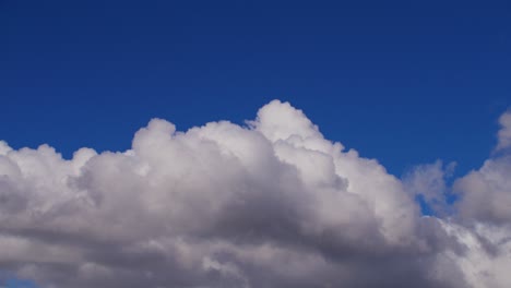 Nubes-Formándose-En-Lapso-De-Tiempo,-Cielo-Azul-4k