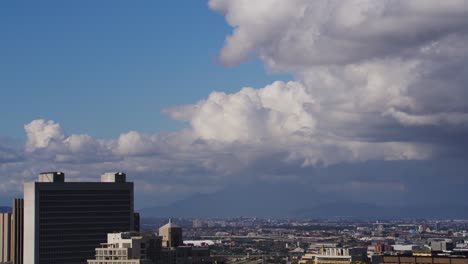 Wolken-Ziehen-In-Der-Ferne,-Kapstadt-Zeitraffer-4k