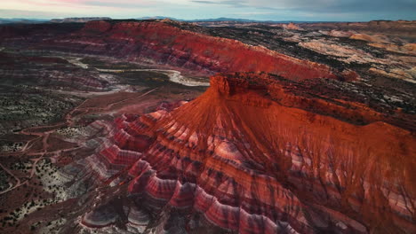 Paria-Rainbow-Mountains-In-Utah-Bei-Sonnenuntergang---Luftaufnahme-Einer-Drohne