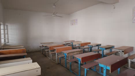 Typical-public-school-classroom-for-children-in-Iraq