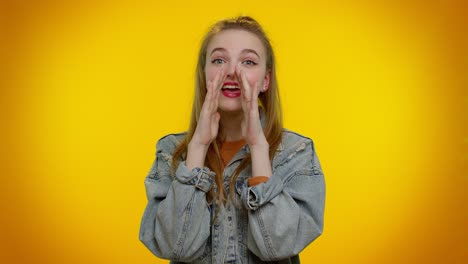 Girl-scream-with-hand-near-mouth-waving-and-greeting-with-hand-as-notices-someone-shouting-hello