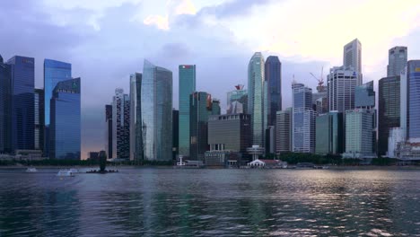 Still-view-of-the-Singapore-Central-business-district-at-sunset,-Marina-Bay