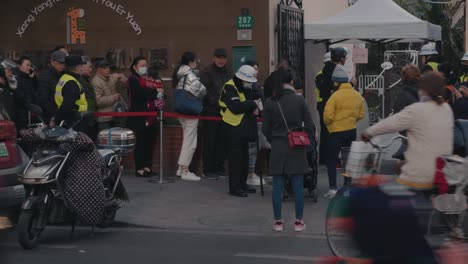 Parents-and-grandparents-wait-in-front-of-a-Chinese-kindergarten-for-their-kids-to-get-out-of-school