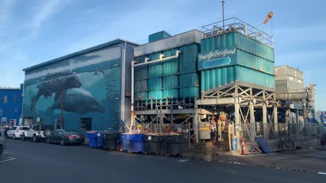 Pacific-Seafood-Retail-Store-At-The-Port-In-Newport,-Oregon