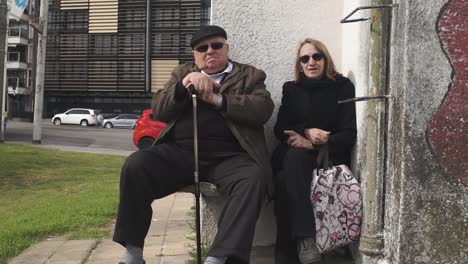 Portrait-of-senior-couple-in-Montevideo-streets,-Uruguay