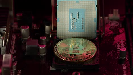 Bitcoin-BTC-Und-CPU-Zentralprozessor-Auf-PC-Motherboard-Mit-Digitaler-Technologie,-Mining-Von-Kryptowährung