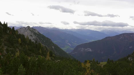 Alpen-Im-Herbst-Mit-Blick-über-Das-Inntal-Von-Den-Hängen-Des-Rofan