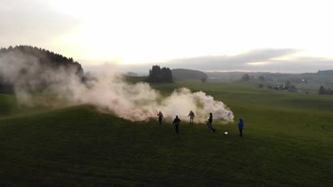 Vista-De-Dron-Sobre-Bombas-De-Humo