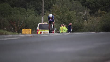 Northallerton,-Yorkshire,-UK,-25th-September-2019---UCI-Men's-Elite-Individual-Time-Trial,-Road-World-Championships---Riders-on-the-road-3km-from-the-start