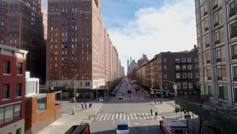 Un-Día-Tranquilo-En-Las-Calles-De-Chelsea,-Manhattan,-Nueva-York,-Visto-Desde-El-Parque-High-Line