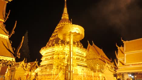 Doi-Suthep-temple-nighttime-view-in-Chiang-Mai,-Thailand