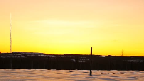 Schwedisch-Lappland-In-Der-Winterdämmerung-Mit-Warmen-Farben