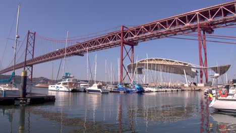 Leaving-the-boat-marina-to-the-river-Tejo