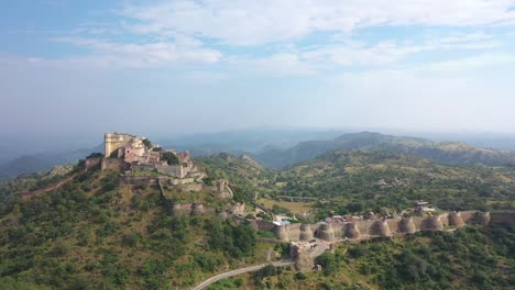 Aerial-Drone-View-Of-Kumbhalgarh-Fort,-Rajasthan,-Indian