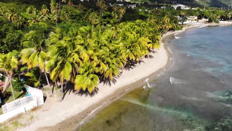 Imágenes-De-Drones-Mientras-Volaba-Sobre-Una-Playa-En-La-Parte-Sureste-De-Puerto-Rico