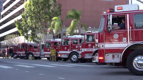 Camiones-De-Bomberos-En-Acción-En-Caso-De-Incendio