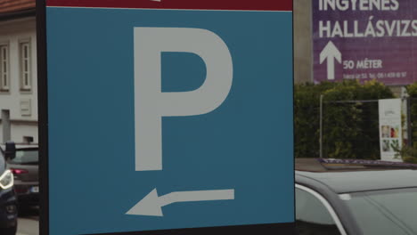 blue-parking-plate-on-a-side-street-in-Budapest