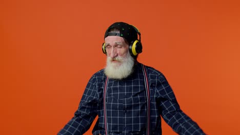 Elderly-bearded-man-listening-music-via-headphones,-working-out,-lifting-pink-dumbbells,-healthcare