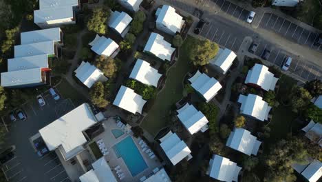 Vista-Aérea-De-Arriba-Hacia-Abajo-De-Casas-Contemporáneas-En-Un-Suburbio-De-Australia