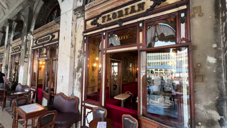 Oldest-cafe-in-Italy,-Cafe-Florian,-in-St