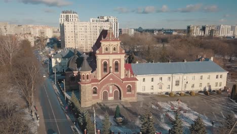 Luftaufnahme-Der-Ukrainischen-Katholischen-Kathedrale-Des-Heiligen-Josaphat,-Lemberg,-Ukraine