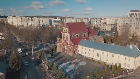 Luftaufnahme-Der-Ukrainischen-Katholischen-Kathedrale-Des-Heiligen-Josaphat,-Lemberg,-Ukraine