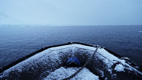 Excursión-En-Barco-Por-La-Antártida,-Excursión-En-La-Península-Antártica,-Experiencia-De-Viaje-En-La-Península-Antártica-En-El-Mar-Del-Océano-Austral-En-Una-Aventura-En-Un-Bote-Zodiac-En-Una-Increíble-Experiencia-De-Viaje-única