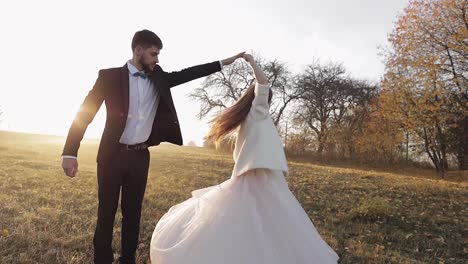 Newlyweds-dancing.-Caucasian-groom-with-bride-in-the-morning.-Wedding-couple