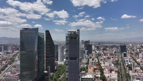 Skyscrapers-in-the-financial-district-overlooking-Reforma-Avenue