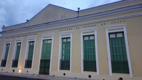 Panoramic-view-of-the-exterior-of-the-Joaquim-Caetano-da-Silva-Historical-Museum,-showcasing-its-architectural-beauty-and-historical-significance