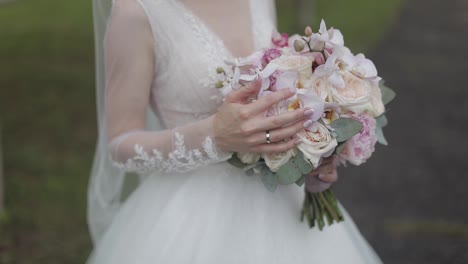 Wedding-bouquet-in-the-hands-of-the-bride.-Wedding-day.-Engagement