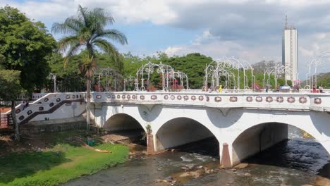 Peatonal-Ortiz-Bridge,-Historical-and-National-Landmark-in-Cali,-Colombia