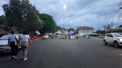 Spaziergang-Durch-Eine-Straße-In-Macapá,-Amapá,-Brasilien,-Und-Einfangen-Der-Atmosphäre-Und-Des-Täglichen-Lebens-Der-Stadt