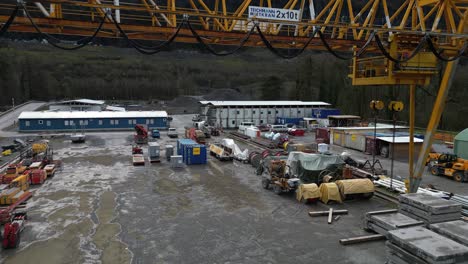 Industriebaupark-Mit-Arbeiterunterkünften-In-Der-Schweiz