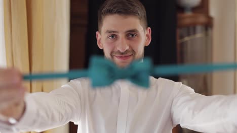 Groom-with-bow-tie.-Preparing-to-go-to-the-bride.-Businessman.-Wedding-day